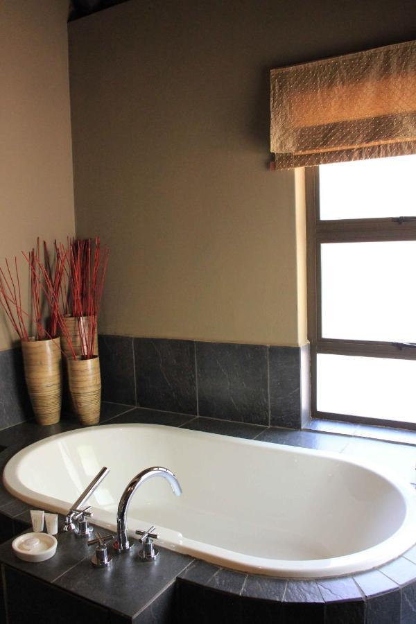 Bass Lake Country Lodge Pretoria-Noord エクステリア 写真