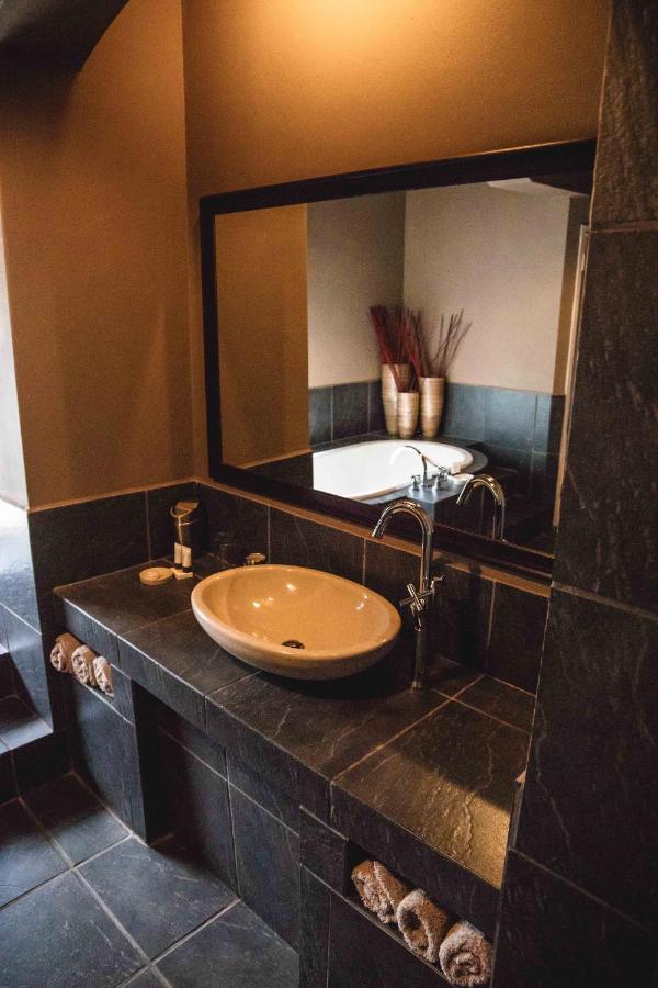 Bass Lake Country Lodge Pretoria-Noord エクステリア 写真