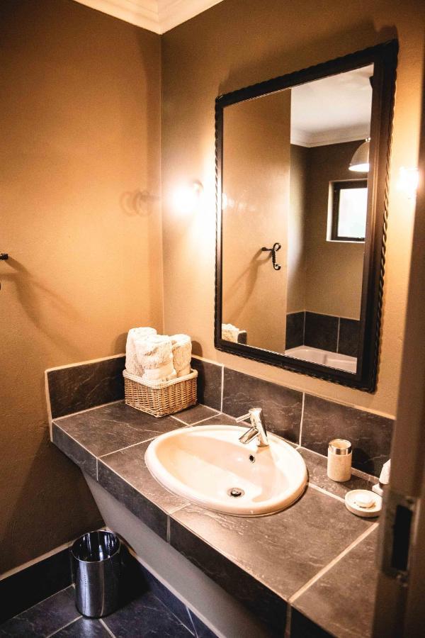 Bass Lake Country Lodge Pretoria-Noord エクステリア 写真
