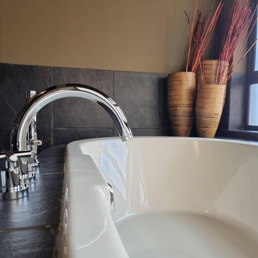 Bass Lake Country Lodge Pretoria-Noord エクステリア 写真